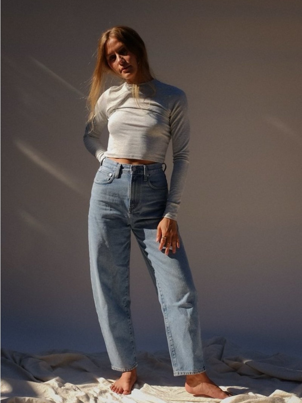 AGOLDE Balloon Tapered Jeans in Medium Wash